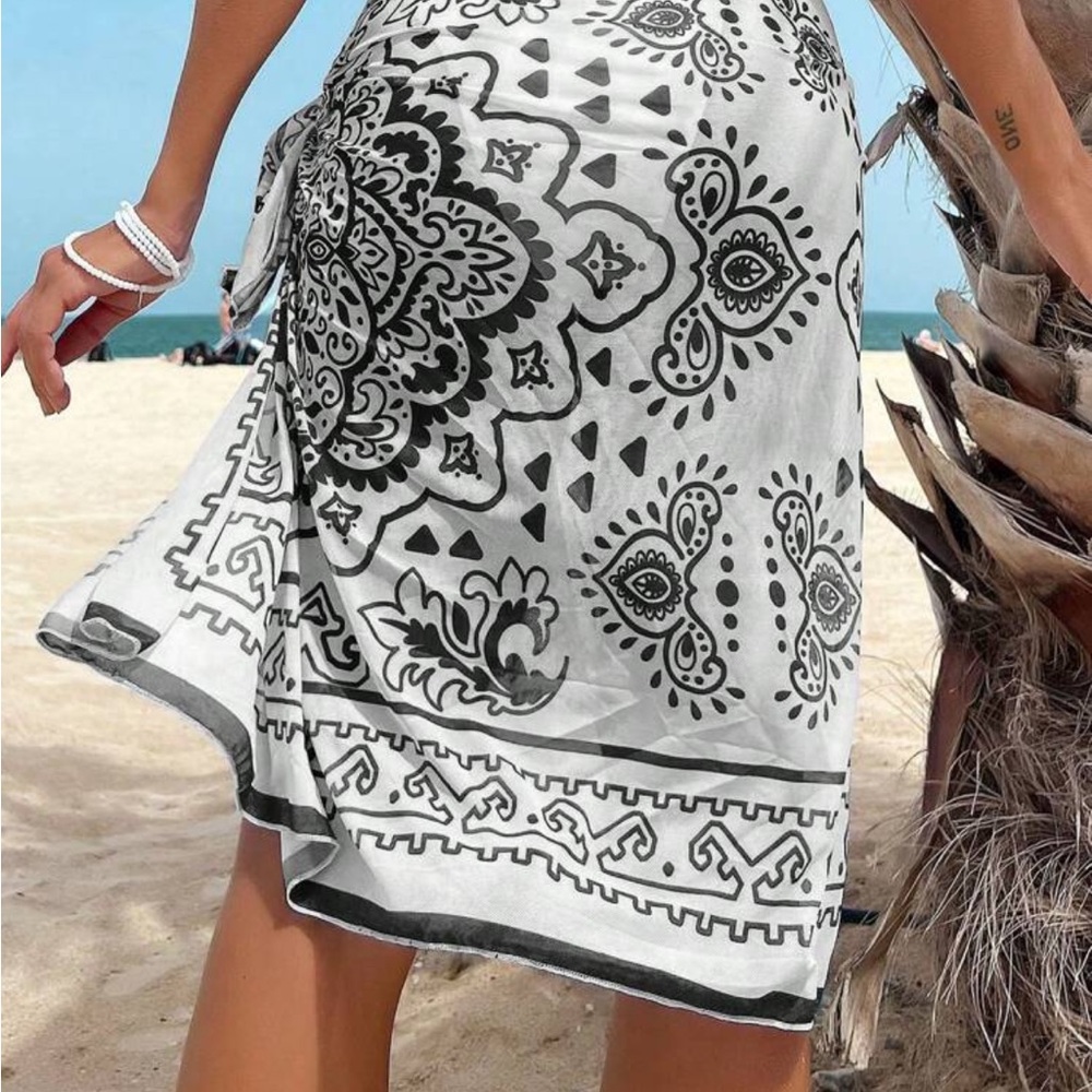 New Black and White Patterned Swim Cover-Up